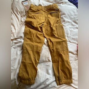 Brand new LIVSN Women’s Ecotrek Trail Crop Pant size 2, length 27, caramel